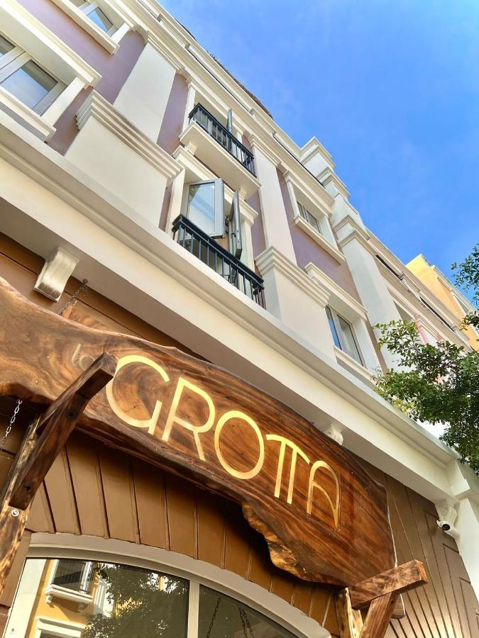 Hotel La Grotta - Emerald Bay *